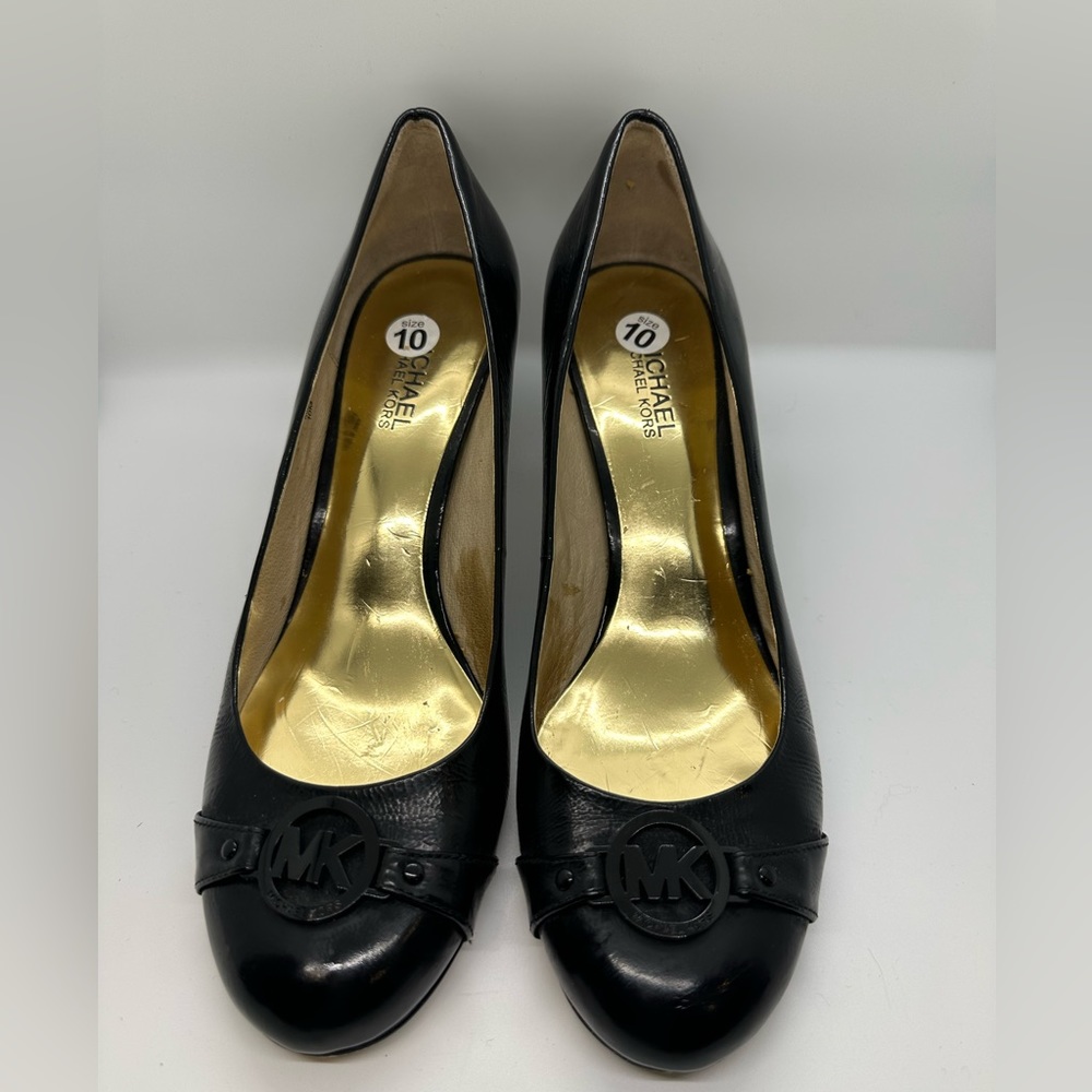 Micheal Kors Black Pumps